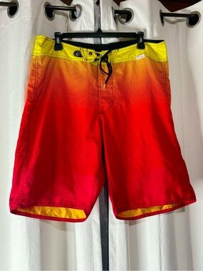 VOLCOM Cinch Fly 36” Men's Gradient Red & Yellow Swim Trunks 21” length EUC